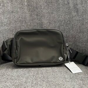 Lululemon Everywhere Large Belt Bag 2L